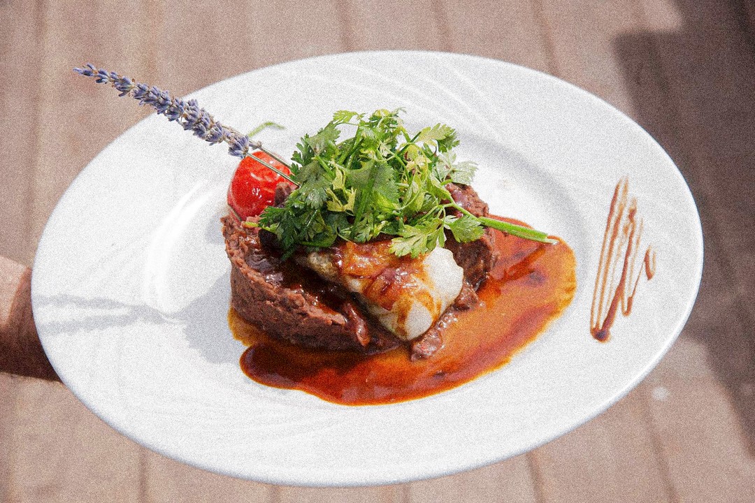 #LunchTime 🍴 Bon appétit ! 😋 
-
Boulevard de la Croisette, Cannes
04.93.43.67.05
contact@vegaluna.fr
www.vegaluna.fr  #food #restaurant #cannes #plage