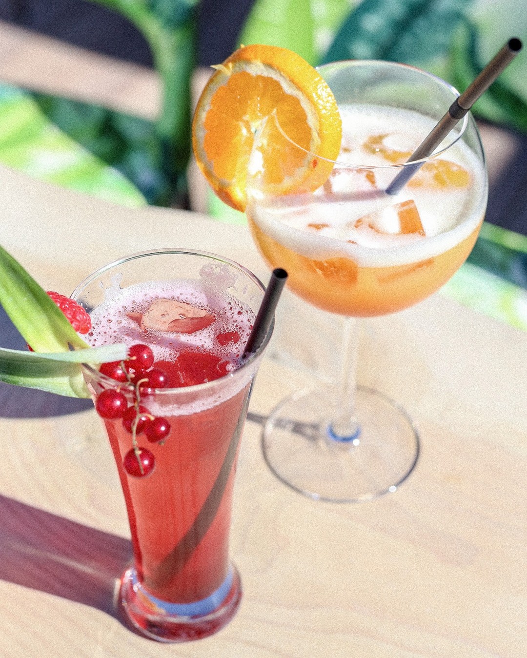 Un petit #cocktail les pieds dans le sable ? 😎
_
Boulevard de la Croisette, Cannes
04.93.43.67.05
contact@vegaluna.fr
www.vegaluna.fr  #food #restaurant #cannes #plage #frenchriviera #summervibes #drinks