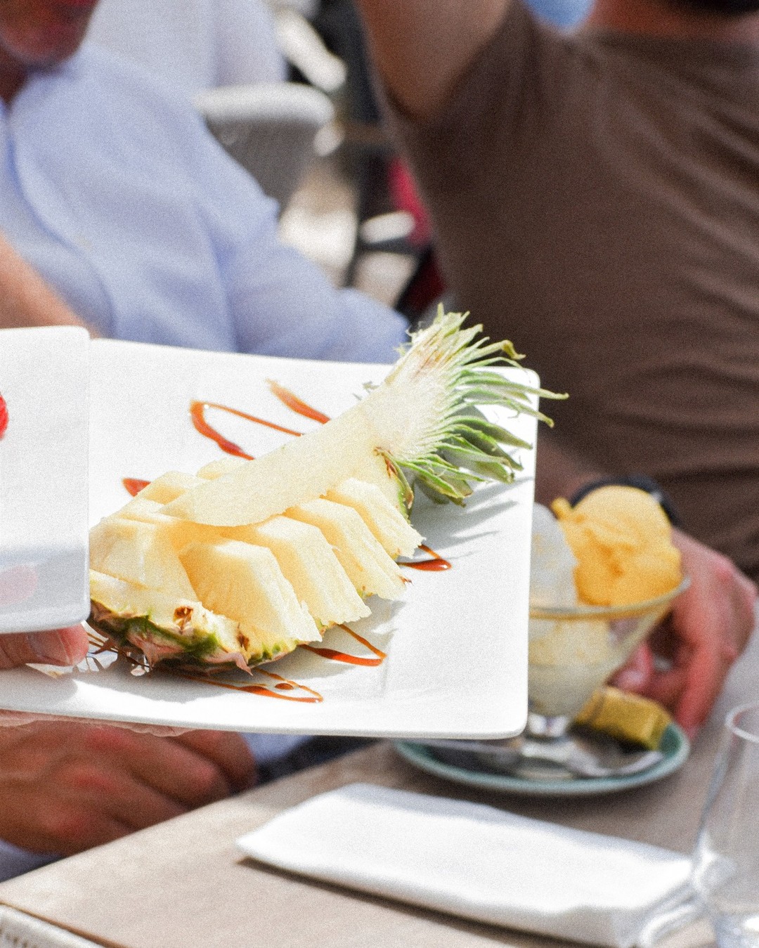 #SummerVibes 🍍 Retrouvez notre carte été dans nos stories à la une ☀️ 
_
Boulevard de la Croisette, Cannes
04.93.43.67.05
www.vegaluna.fr  #food #restaurant #cannes #plage #frenchriviera #fruits